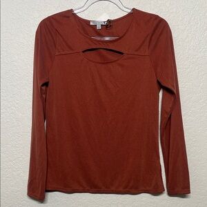 Green Envelope Women’s Small Rust Long Sleeve Top